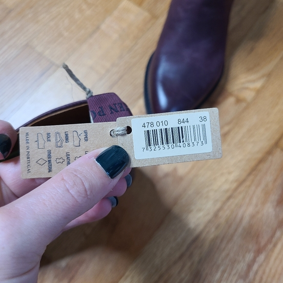 NEW Ten Points Size 7 Leather Heeled Chelsea Booties - Picture 8 of 11